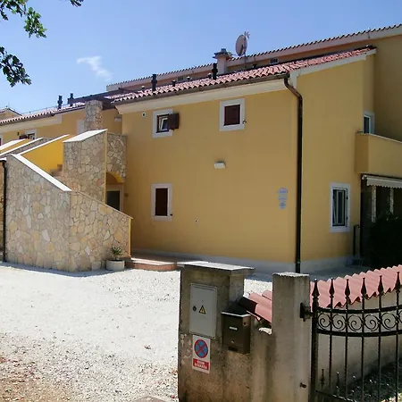 Oliva Holiday Apartment *