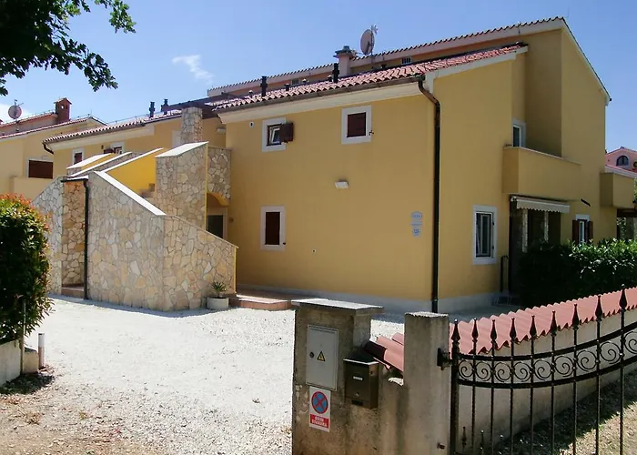 Oliva Holiday Apartment *